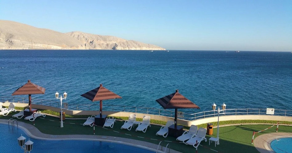 Atana Khasab Hotel: A Scenic Cliffside Retreat in Oman’s Musandam Peninsula